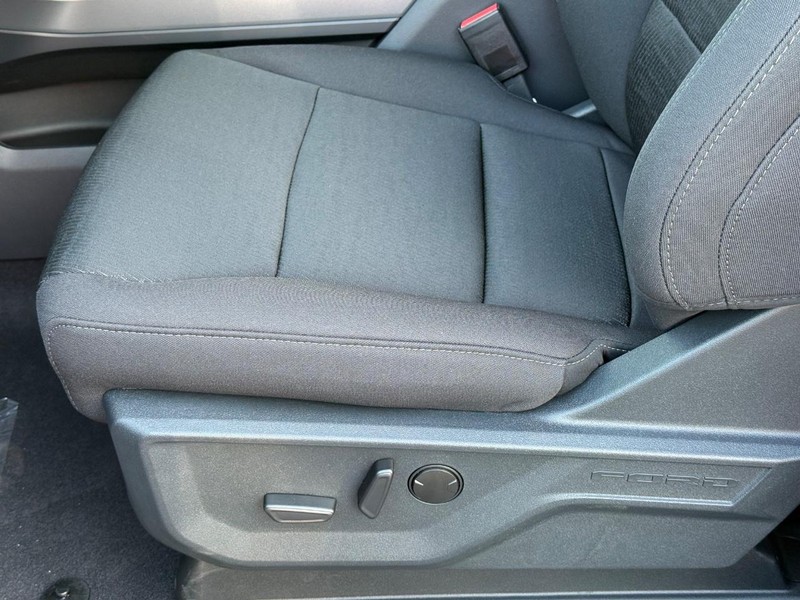 Ford F-150 Vehicle Full-screen Gallery Image 16