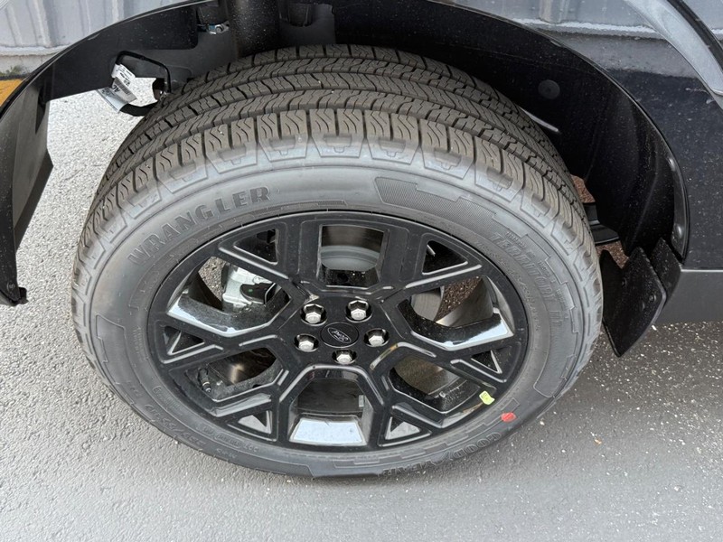 Ford Maverick Vehicle Full-screen Gallery Image 7