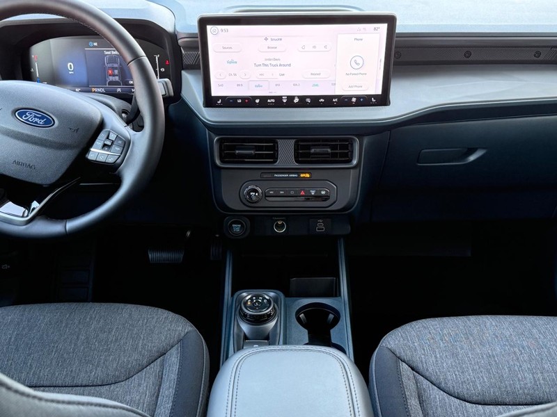 Ford Maverick Vehicle Full-screen Gallery Image 8