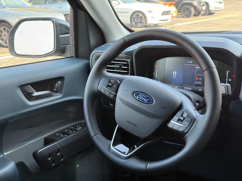 Ford Maverick Vehicle Full-screen Gallery Image 11