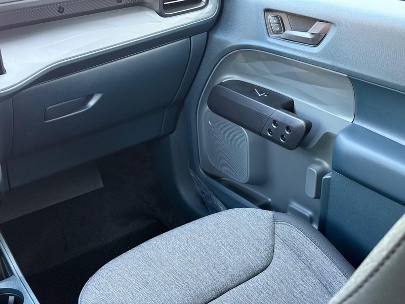 Ford Maverick Vehicle Full-screen Gallery Image 12