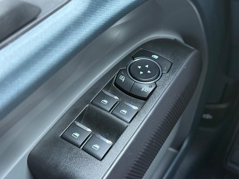 Ford Maverick Vehicle Full-screen Gallery Image 17