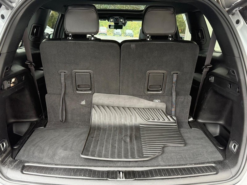 Jeep Grand Cherokee L Vehicle Full-screen Gallery Image 5