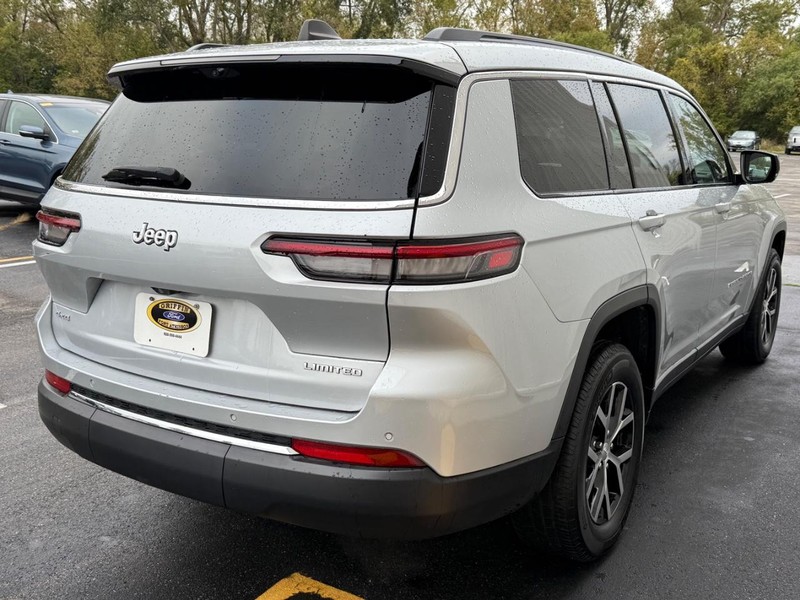 Jeep Grand Cherokee L Vehicle Full-screen Gallery Image 6