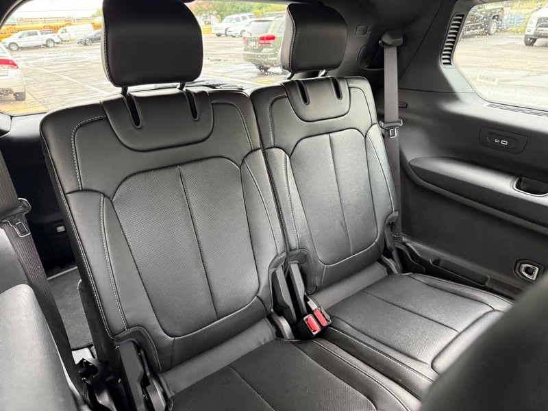 Jeep Grand Cherokee L Vehicle Full-screen Gallery Image 10