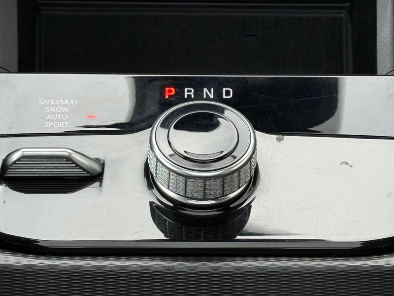 Jeep Grand Cherokee L Vehicle Full-screen Gallery Image 13