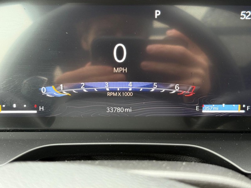 Jeep Grand Cherokee L Vehicle Full-screen Gallery Image 19