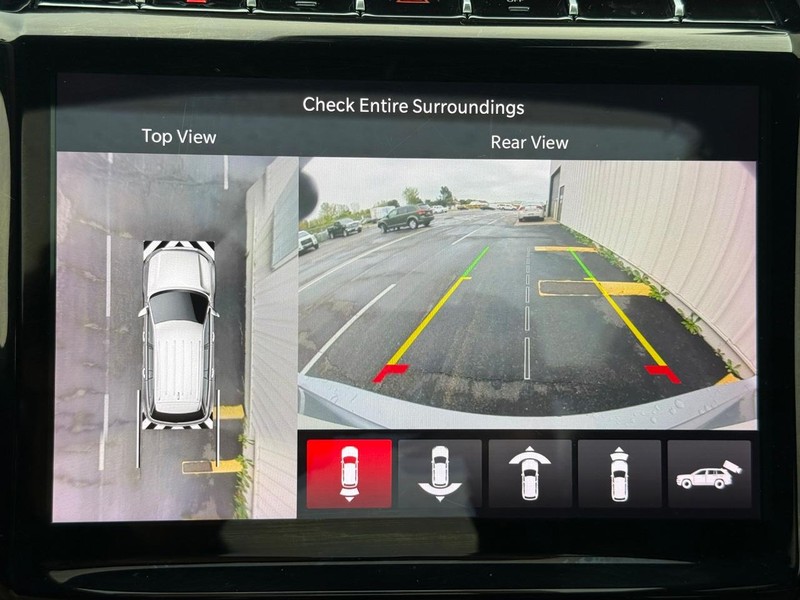 Jeep Grand Cherokee L Vehicle Full-screen Gallery Image 20