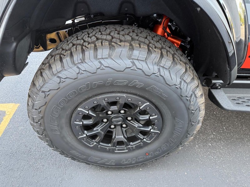 Ford Bronco Vehicle Full-screen Gallery Image 4