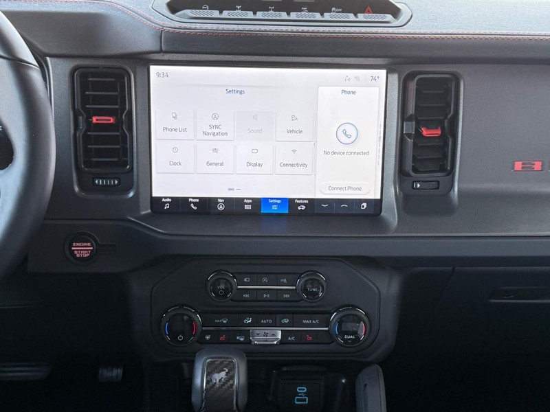 Ford Bronco Vehicle Full-screen Gallery Image 6