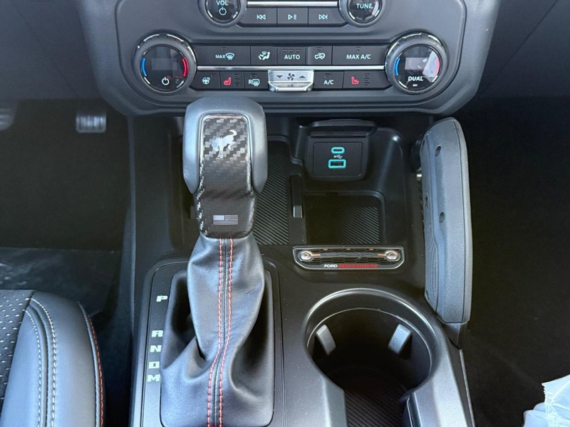 Ford Bronco Vehicle Full-screen Gallery Image 7