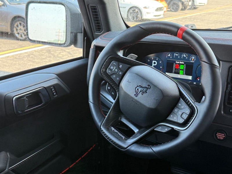 Ford Bronco Vehicle Full-screen Gallery Image 8