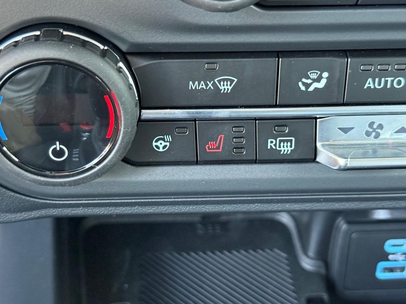 Ford Bronco Vehicle Full-screen Gallery Image 14