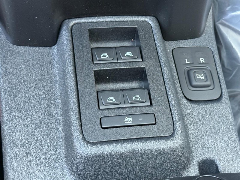 Ford Bronco Vehicle Full-screen Gallery Image 16