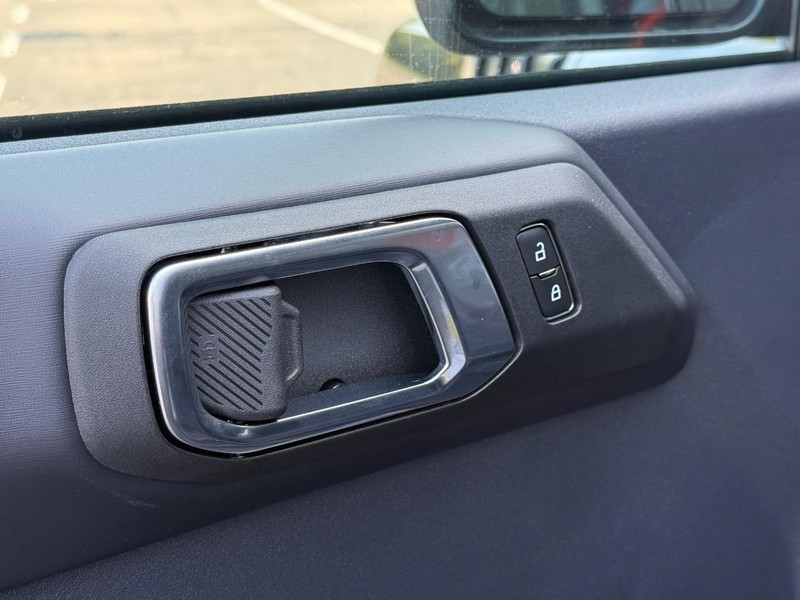 Ford Bronco Vehicle Full-screen Gallery Image 17