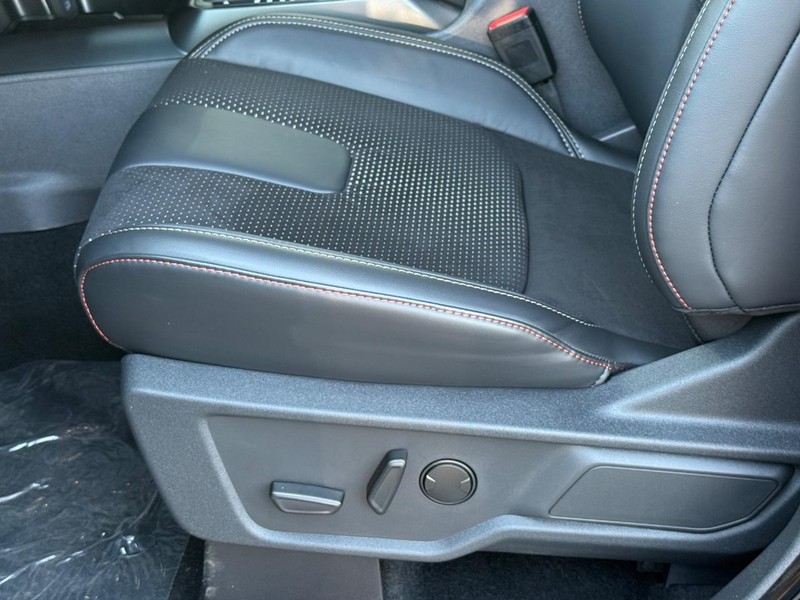 Ford Bronco Vehicle Full-screen Gallery Image 18