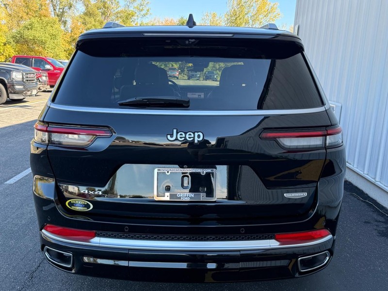 Jeep Grand Cherokee L Vehicle Full-screen Gallery Image 4