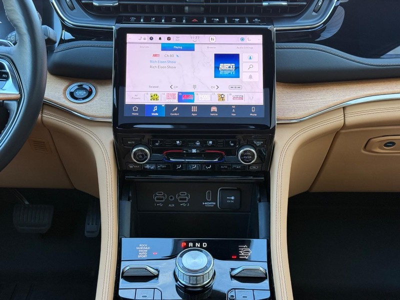 Jeep Grand Cherokee L Vehicle Full-screen Gallery Image 10