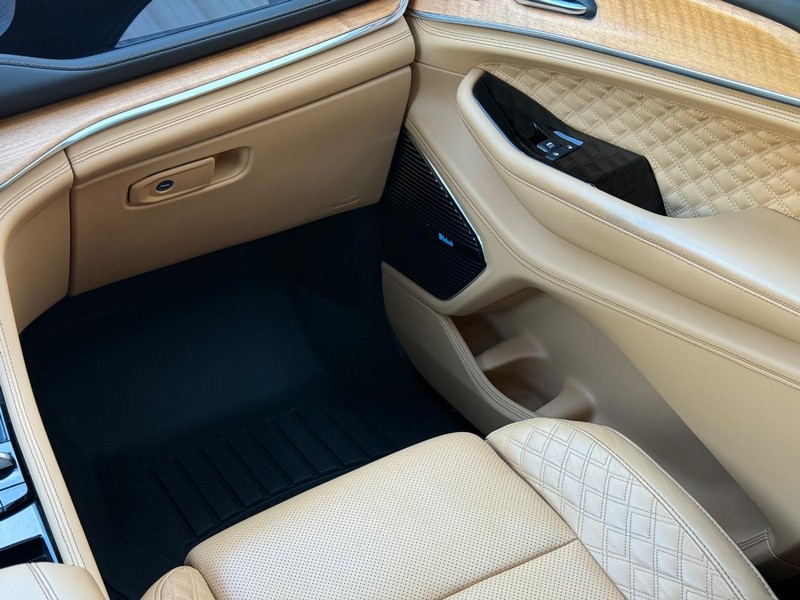 Jeep Grand Cherokee L Vehicle Full-screen Gallery Image 13