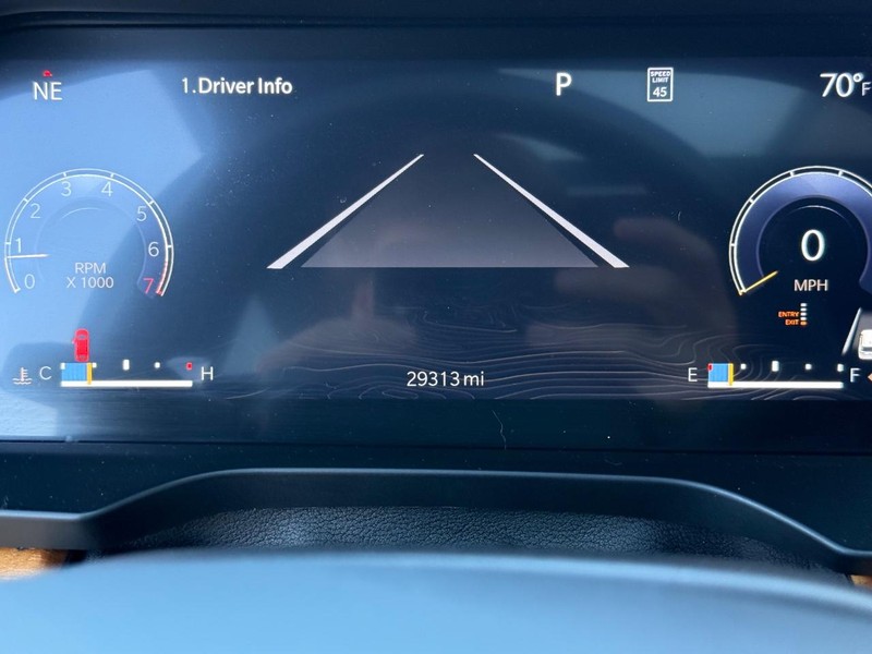 Jeep Grand Cherokee L Vehicle Full-screen Gallery Image 17