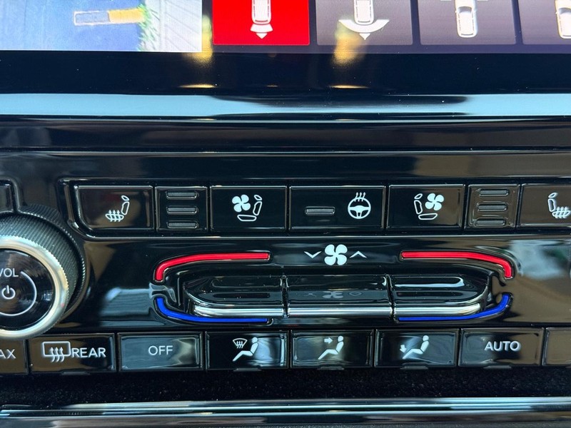 Jeep Grand Cherokee L Vehicle Full-screen Gallery Image 19