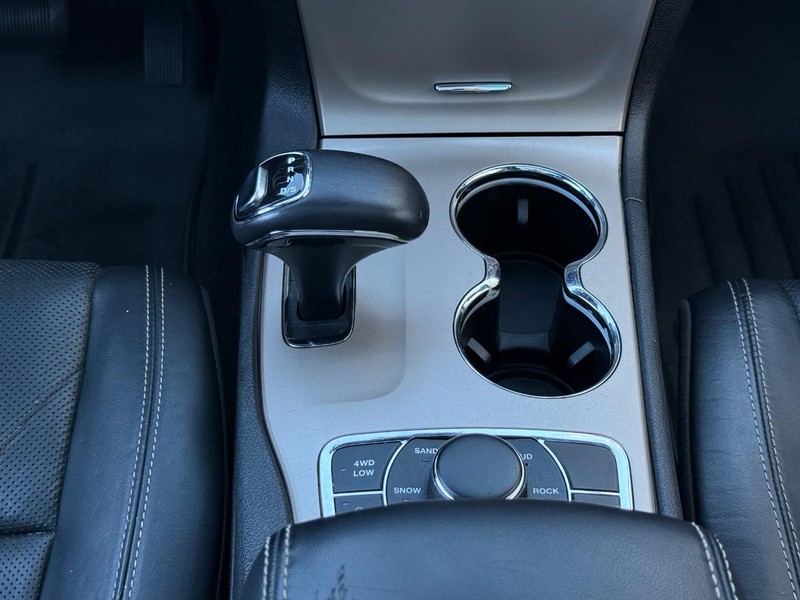 Jeep Grand Cherokee Vehicle Full-screen Gallery Image 12