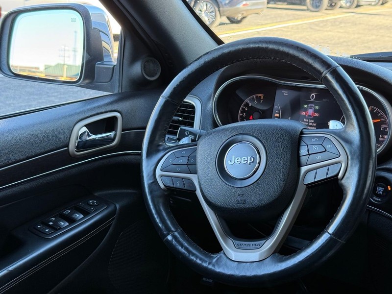 Jeep Grand Cherokee Vehicle Full-screen Gallery Image 13