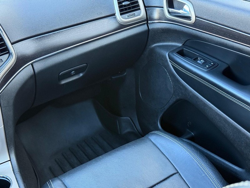 Jeep Grand Cherokee Vehicle Full-screen Gallery Image 14