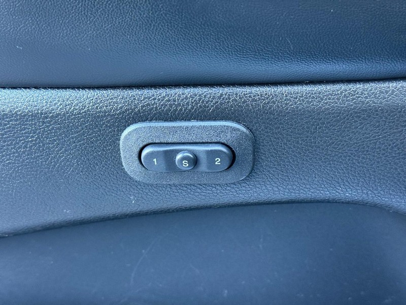 Jeep Grand Cherokee Vehicle Full-screen Gallery Image 15