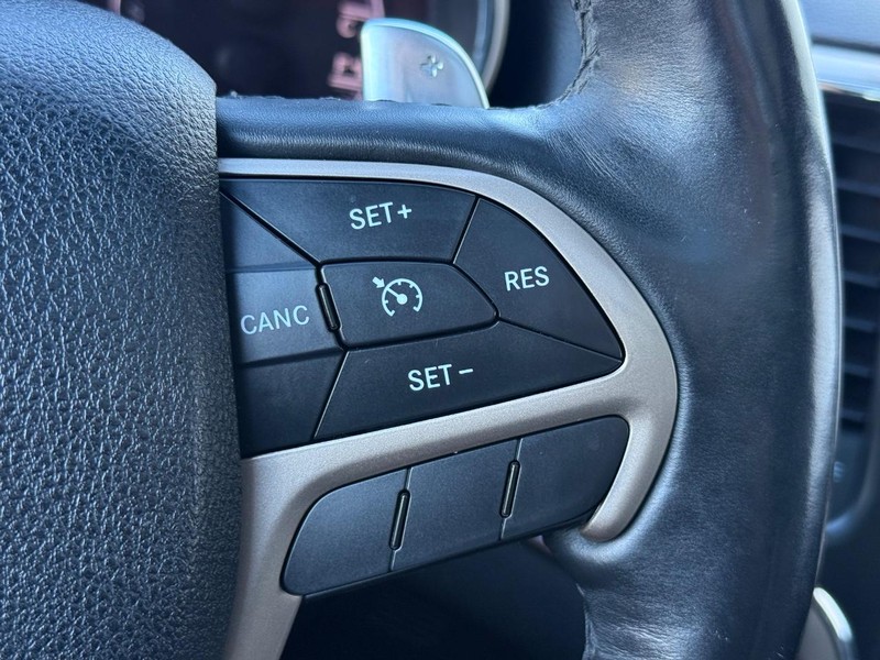 Jeep Grand Cherokee Vehicle Full-screen Gallery Image 17