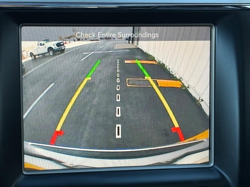 Jeep Grand Cherokee Vehicle Full-screen Gallery Image 19