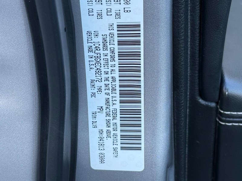 Jeep Grand Cherokee Vehicle Full-screen Gallery Image 23