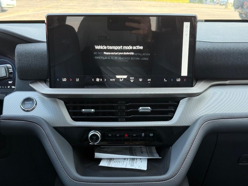 Ford Explorer Vehicle Full-screen Gallery Image 6