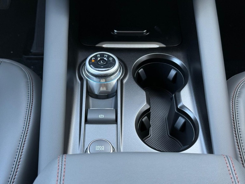 Ford Explorer Vehicle Full-screen Gallery Image 7