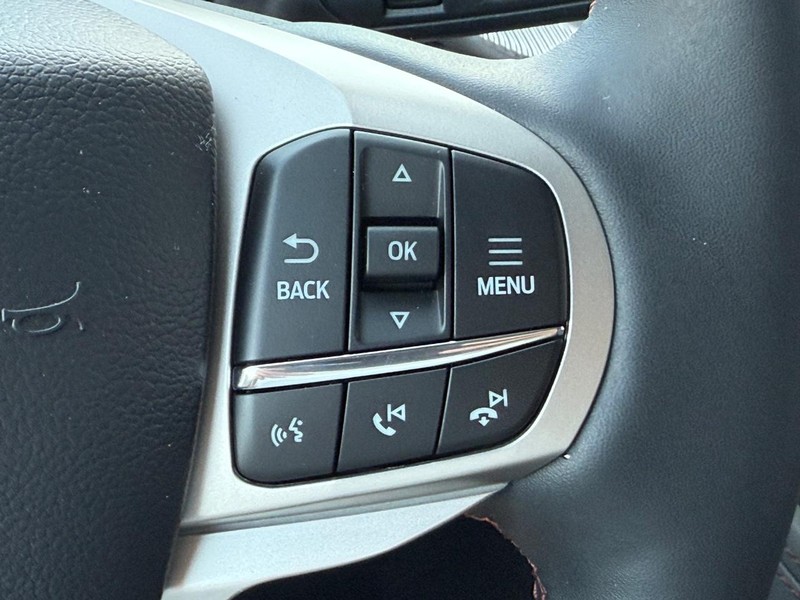 Ford Explorer Vehicle Full-screen Gallery Image 11