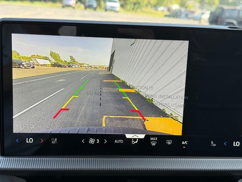 Ford Explorer Vehicle Full-screen Gallery Image 12