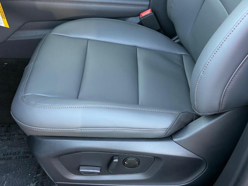 Ford Explorer Vehicle Full-screen Gallery Image 15