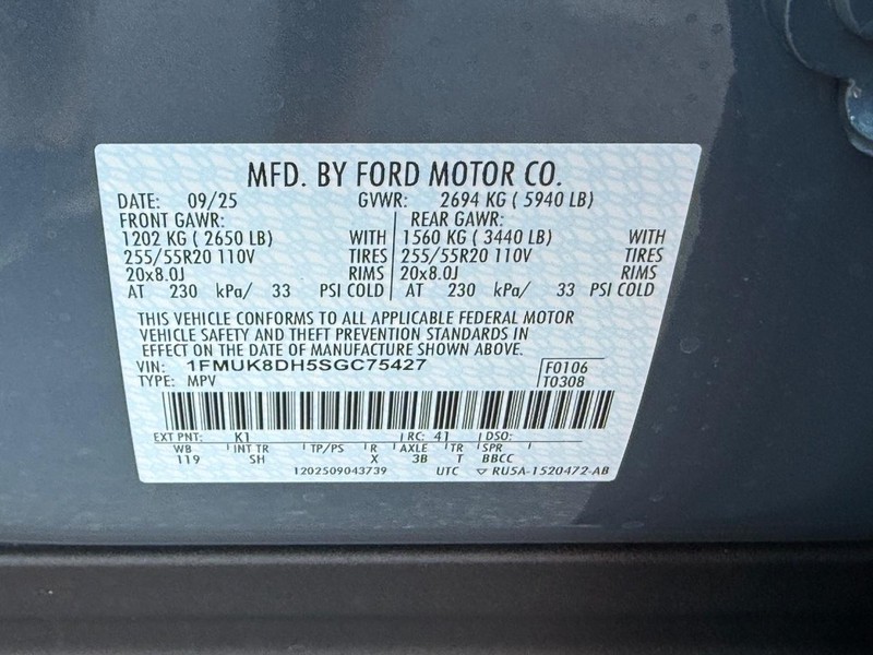 Ford Explorer Vehicle Full-screen Gallery Image 16