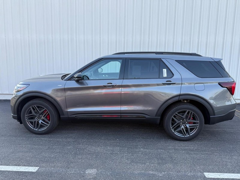 Ford Explorer Vehicle Full-screen Gallery Image 2