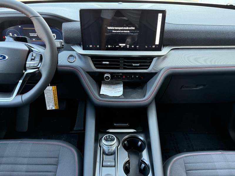 Ford Explorer Vehicle Full-screen Gallery Image 5