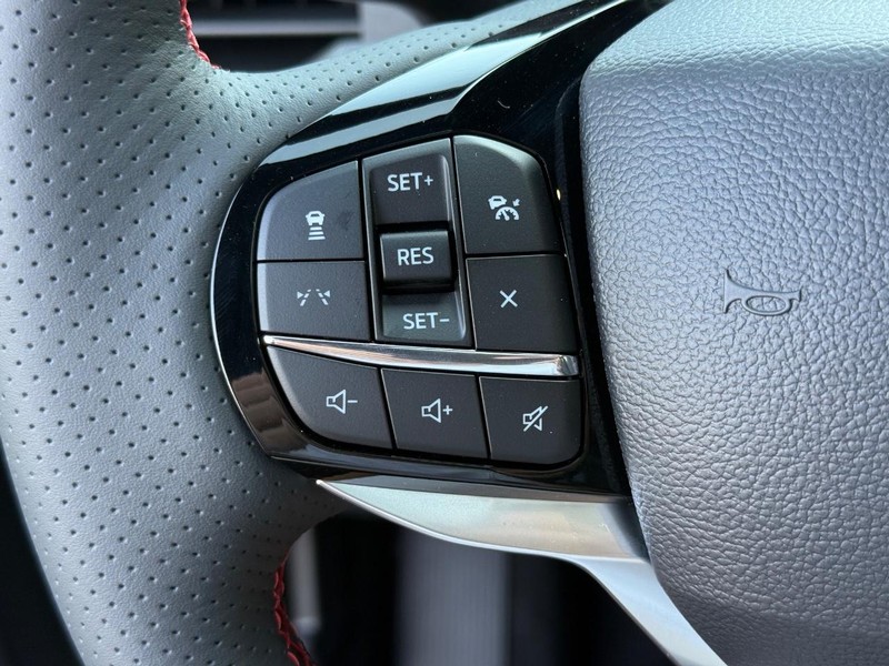 Ford Explorer Vehicle Full-screen Gallery Image 11