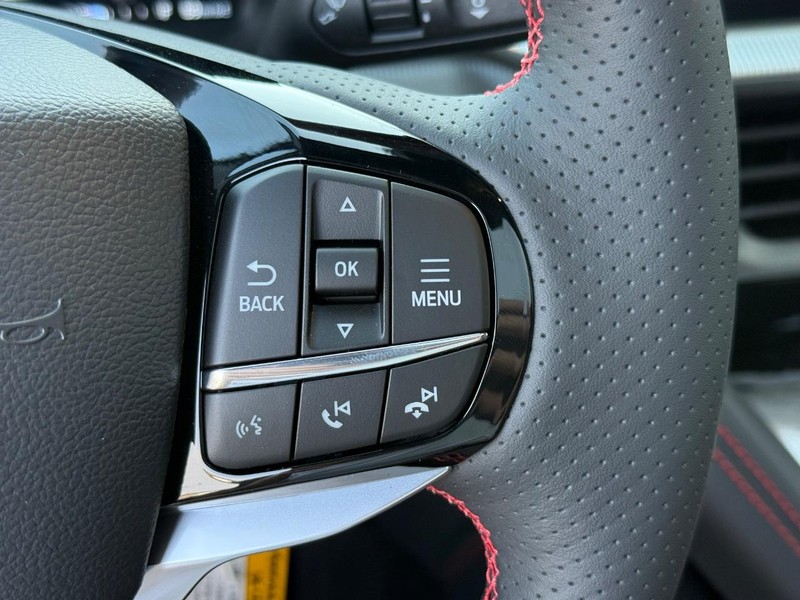 Ford Explorer Vehicle Full-screen Gallery Image 12