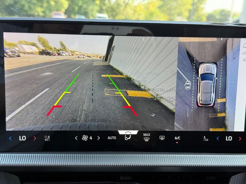 Ford Explorer Vehicle Full-screen Gallery Image 13