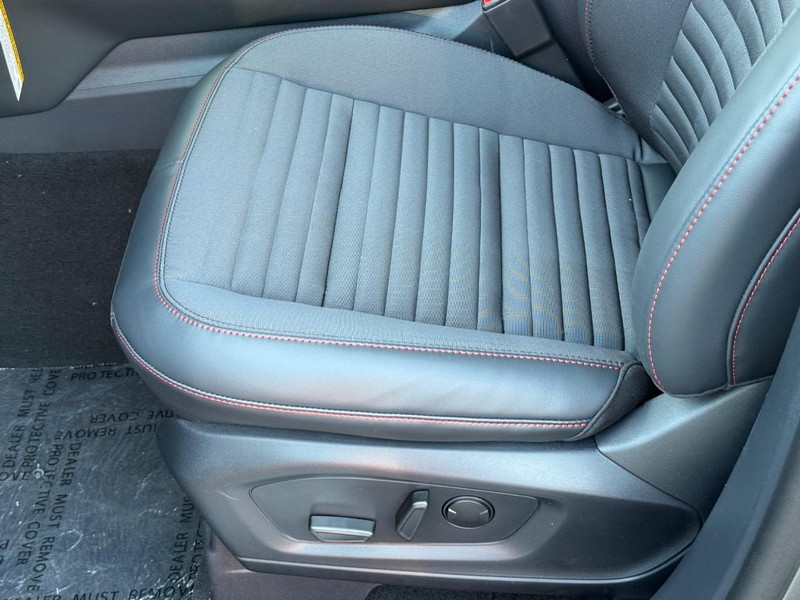 Ford Explorer Vehicle Full-screen Gallery Image 16