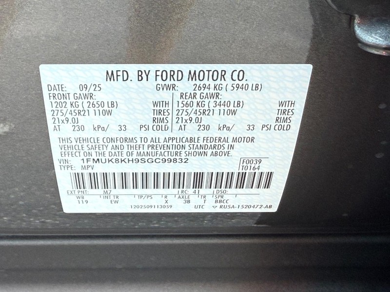 Ford Explorer Vehicle Full-screen Gallery Image 17