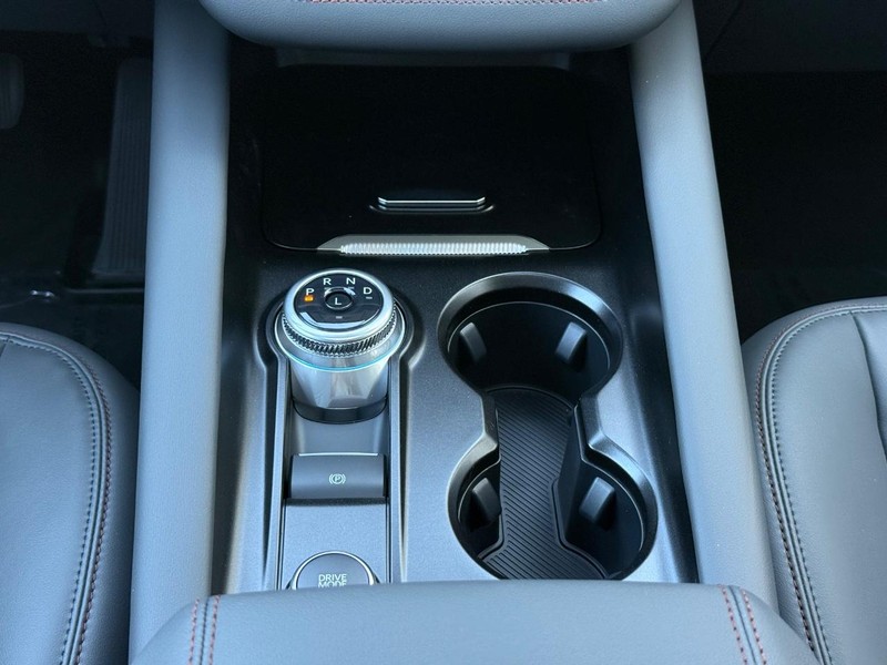 Ford Explorer Vehicle Full-screen Gallery Image 8