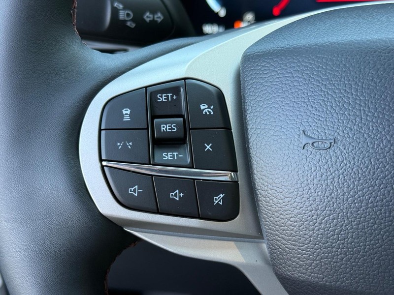 Ford Explorer Vehicle Full-screen Gallery Image 11