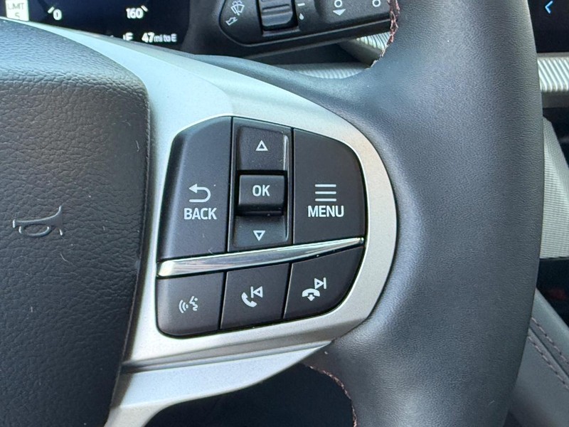 Ford Explorer Vehicle Full-screen Gallery Image 12