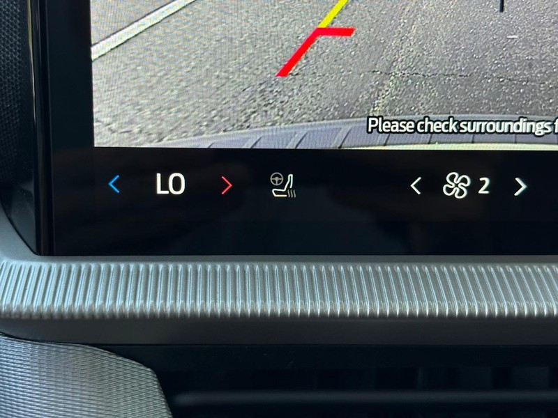 Ford Explorer Vehicle Full-screen Gallery Image 14