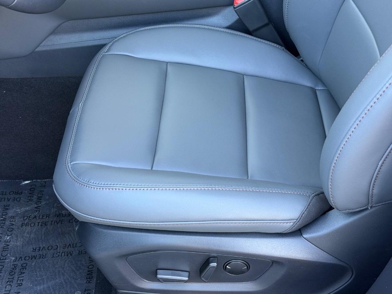 Ford Explorer Vehicle Full-screen Gallery Image 16